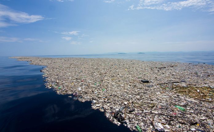 Toneladas de basura contaminan el mar Caribe